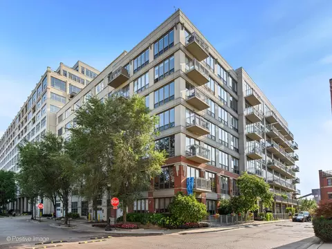 1000 N Kingsbury St #107, Chicago, IL 60610