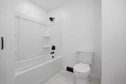 Bath - 1401 Searle Dr, Normal, IL 61761 photo 2 of 3