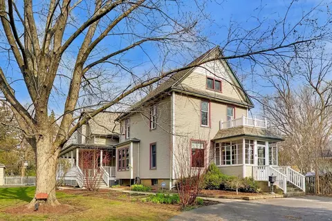 311 Brainerd Ave, Libertyville, IL 60048