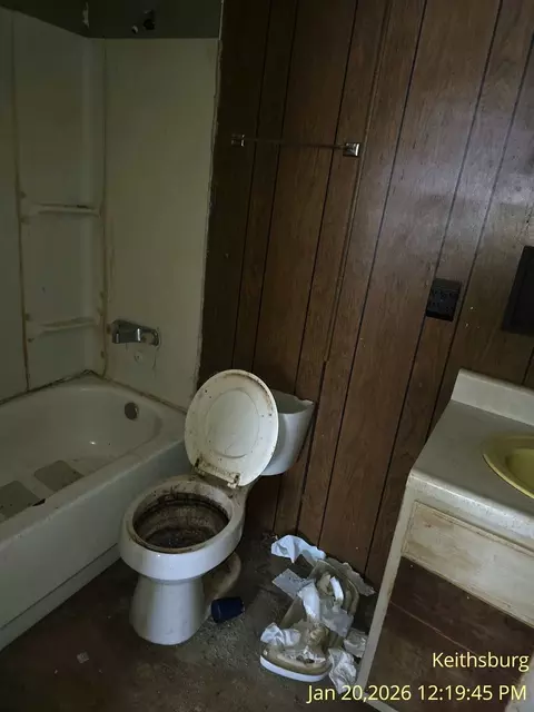 Bath - 1803 Jackson St, Keithsburg, IL 61442 photo 2 of 2