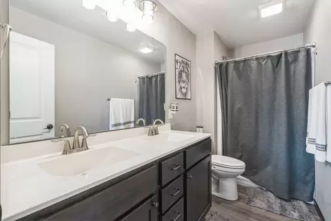 Bath - 420 E Franklin St #101, Eldridge, IA 52748 photo 1 of 2