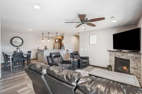 Living - 420 E Franklin St #101, Eldridge, IA 52748 photo 1 of 2