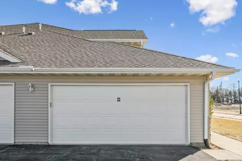 Exterior - 420 E Franklin St #101, Eldridge, IA 52748 photo 3 of 4