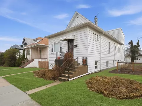 6227 W Addison St, Chicago, IL 60634