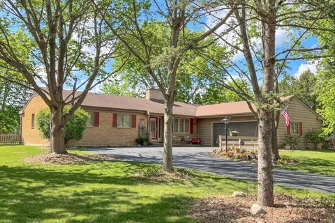 6315 Walkup Ln, Crystal Lake, IL 60012