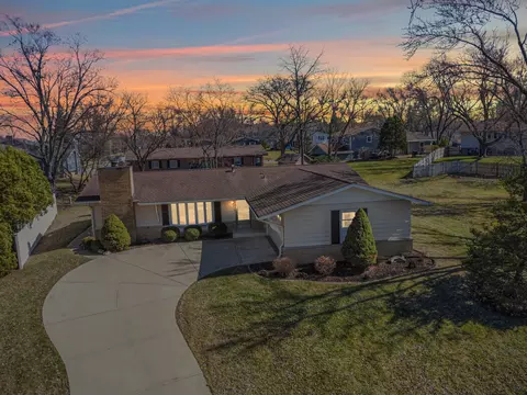 618 Crescent Dr, Downers Grove, IL 60516