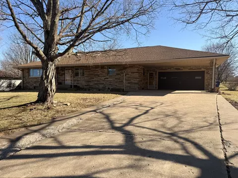 205 E Silverspoon Ave, Granville, IL 61326