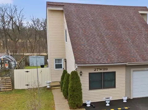 27 W119 Cooley Ave, Winfield, IL 60190