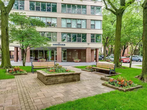 2970 N Lake Shore Dr #14A, Chicago, IL 60657