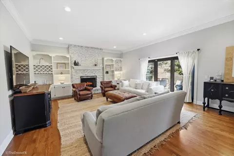 Living - 121 Brighton Dr, Wheaton, IL 60189 photo 3 of 5