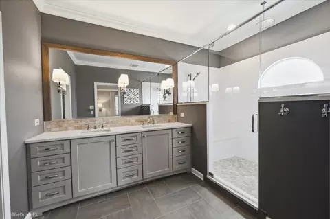 Bath - 121 Brighton Dr, Wheaton, IL 60189 photo 2 of 5