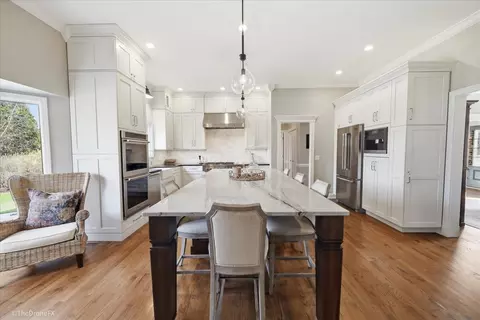 Kitchen - 121 Brighton Dr, Wheaton, IL 60189 photo 4 of 5