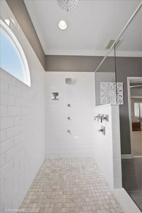 Bath - 121 Brighton Dr, Wheaton, IL 60189 photo 3 of 5