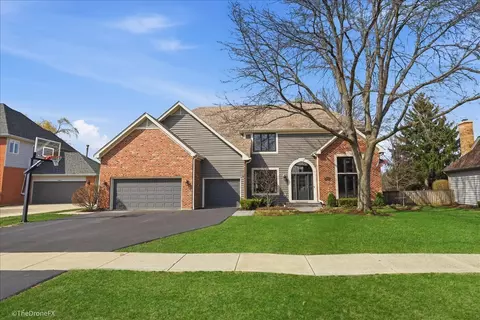 121 Brighton Dr, Wheaton, IL 60189