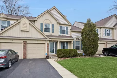 1530 Apple Grove Ln, Westmont, IL 60559