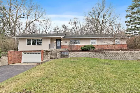 915 Willow Ln, Sleepy Hollow, IL 60118