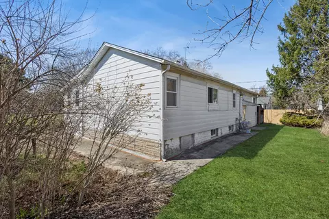 4607 Dumoulin Ave, Lisle, IL 60532