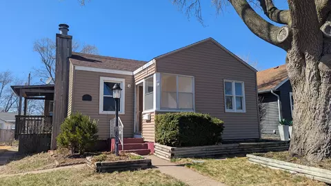 2008 44th St, Rock Island, IL 61201