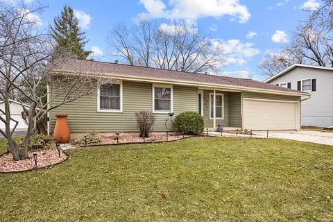 145 Concord Ave, South Elgin, IL 60177