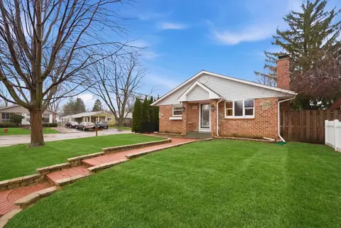 522 Lilac Ct, Round Lake Beach, IL 60073
