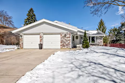 205 Cambridge Ln, Bloomingdale, IL 60108