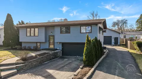 563 Hitchcock Ave, Lisle, IL 60532