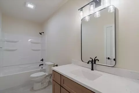 Bath - 2538 Marble Rd, Normal, IL 61761 photo 5 of 5