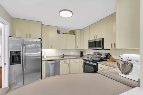 Kitchen - 27 Fields E #0, Champaign, IL 61822 photo 3 of 3