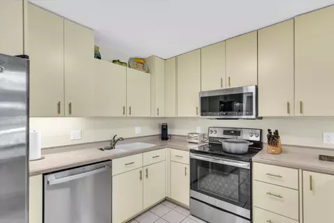Kitchen - 27 Fields E #0, Champaign, IL 61822 photo 2 of 3
