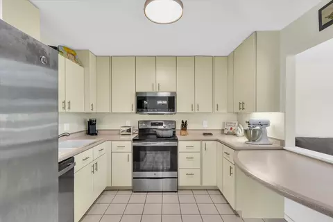 Kitchen - 27 Fields E #0, Champaign, IL 61822 photo 1 of 3