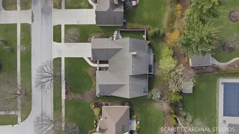 View/Area - 320 Oakwood Ct, Wheaton, IL 60189 photo 2 of 10