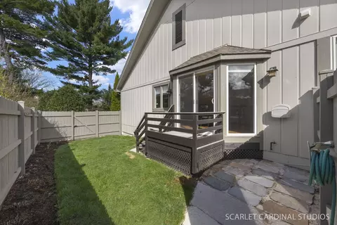 Exterior - 320 Oakwood Ct, Wheaton, IL 60189 photo 5 of 5