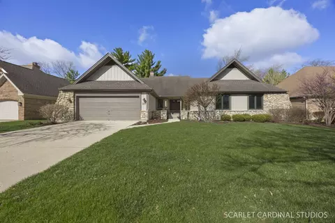 Exterior - 320 Oakwood Ct, Wheaton, IL 60189 photo 2 of 5