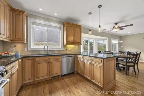 Kitchen - 320 Oakwood Ct, Wheaton, IL 60189 photo 2 of 2