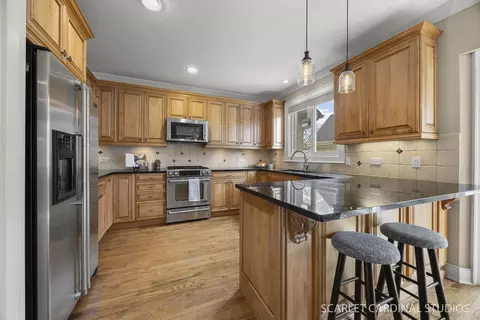 Kitchen - 320 Oakwood Ct, Wheaton, IL 60189 photo 1 of 2