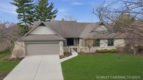 Exterior - 320 Oakwood Ct, Wheaton, IL 60189 photo 3 of 5