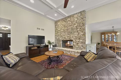 Living - 320 Oakwood Ct, Wheaton, IL 60189 photo 2 of 2