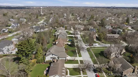 View/Area - 320 Oakwood Ct, Wheaton, IL 60189 photo 7 of 10