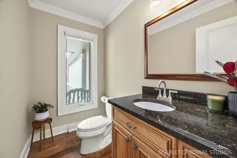 Bath - 320 Oakwood Ct, Wheaton, IL 60189 photo 1 of 6