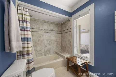 Bath - 320 Oakwood Ct, Wheaton, IL 60189 photo 5 of 6