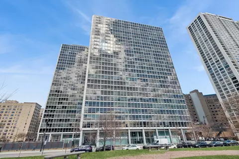 330 W Diversey Pkwy #1702, Chicago, IL 60657