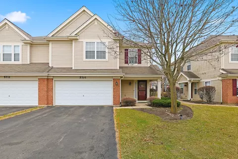 5701 Wildspring Dr, Lake In The Hills, IL 60156