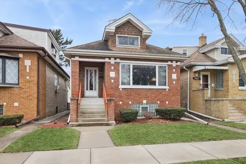 7925 W Cressett Dr, Elmwood Park, IL 60707