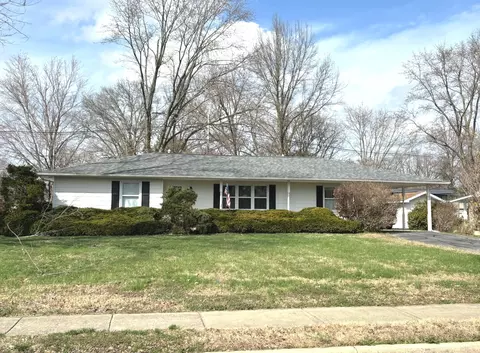 1022 W Boone St, Salem, IL 62881