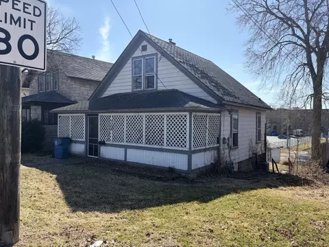 344 W Everett St, Dixon, IL 61021