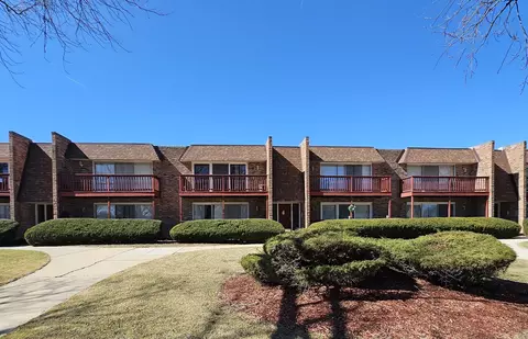 520 N Roberts Dr #2C, Glenwood, IL 60425