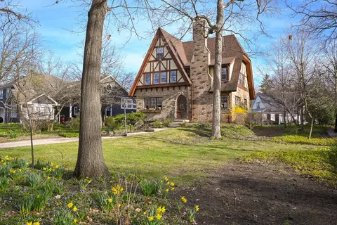 1243 Hawthorne Ln, Downers Grove, IL 60515