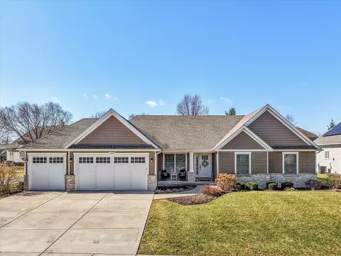1262 Deerpath Dr, Yorkville, IL 60560
