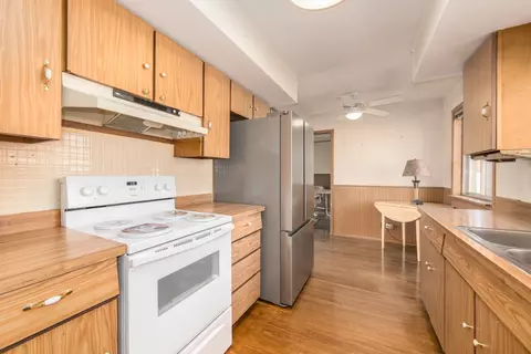 Kitchen - 170 Westmere Rd, Des Plaines, IL 60016 photo 2 of 4