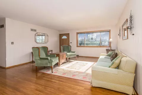 Living - 170 Westmere Rd, Des Plaines, IL 60016 photo 1 of 3